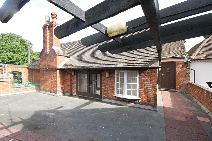 First floor courtyard